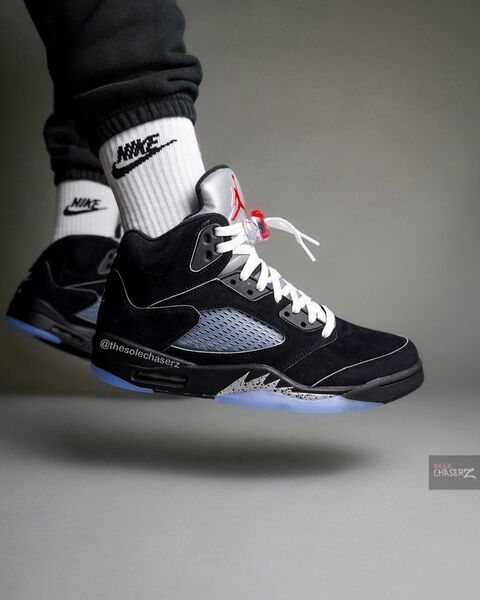 Jordan retailer 5's black